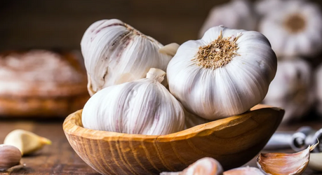 Чеснок в рационе: когда он помогает, а когда может навредить