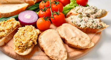 Три домашние намазки на хлеб: простые рецепты из доступных продуктов