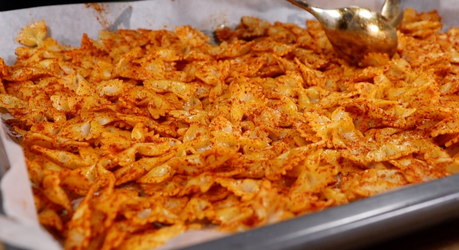 Популярный салат с запечёнными макаронами