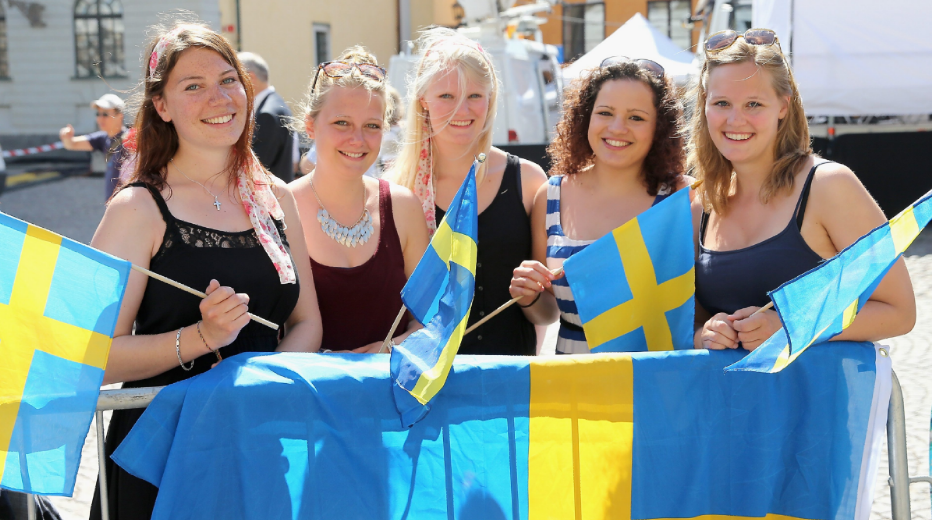 Я уже писал, что шведская полиция предложила шведкам надевать браслеты с на...