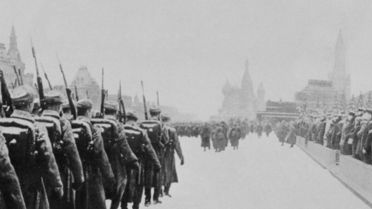 В каких городах россии проходил парад 1941