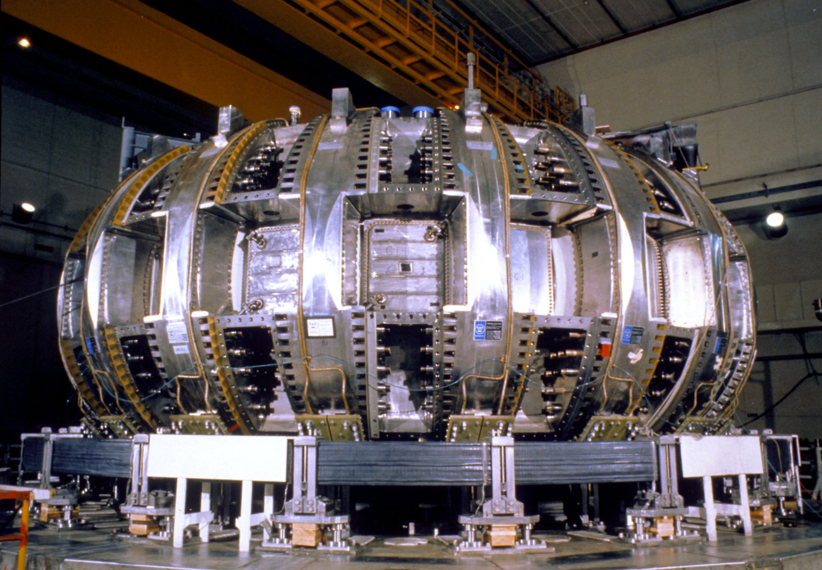 Синтез ядерной энергии. Ядерный реактор токамак. Токамак Абингдон. Управляемый термоядерный Синтез токамак. Токмак термоядерный Синтез.