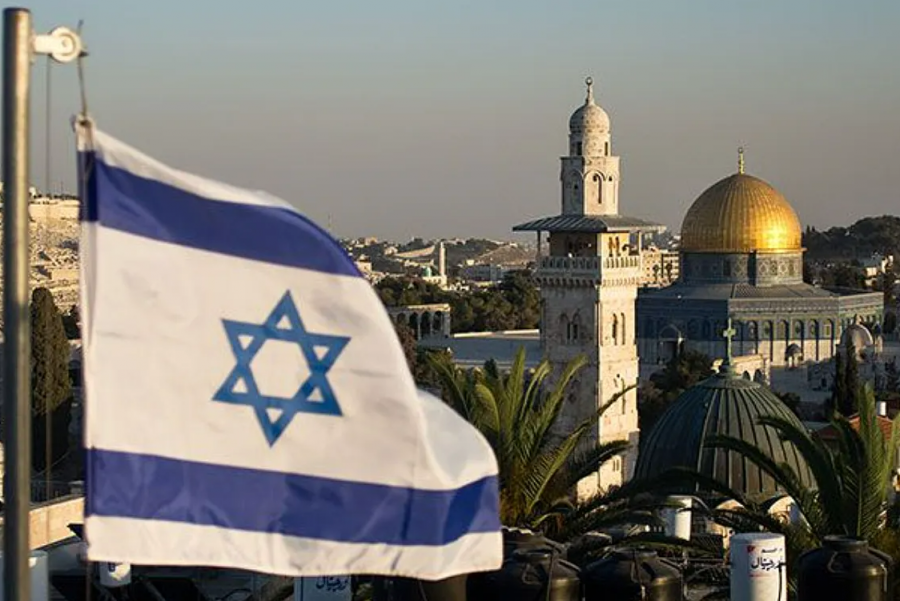 Israel's. Иерусалим флаг Израиля. Флаг Израиля на фоне Иерусалима. Тель Авив Израиль флаг. Столица Израиля 2022.