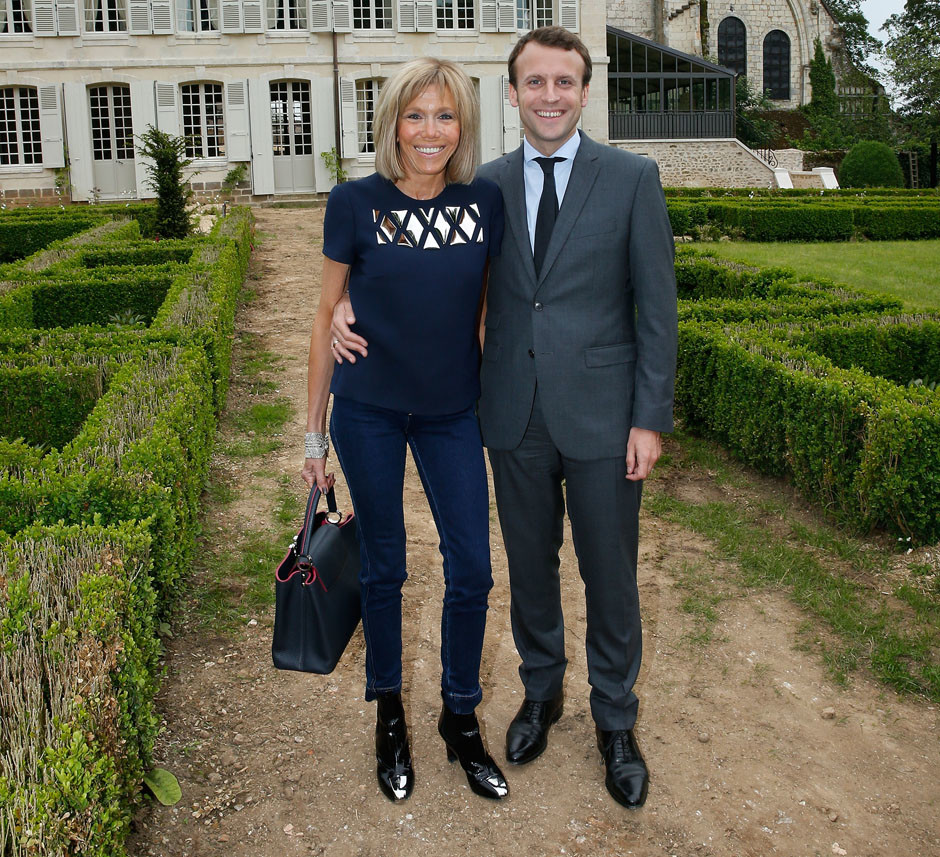 Учительница макрона. Жена президента Франции Брижит Макрон. Женапрезидент Франции Мак. Макрон Эммануэль с женой.