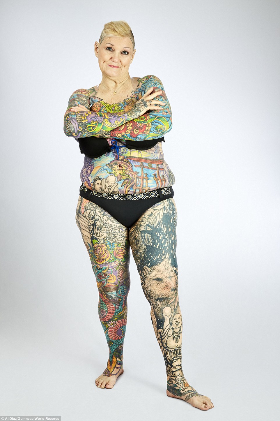 Попал книгу рекордов гиннеса. Charlotte Guttenberg. Самая татуированная дженщина в мир. Самая татуированная женщина татуированная в мире.