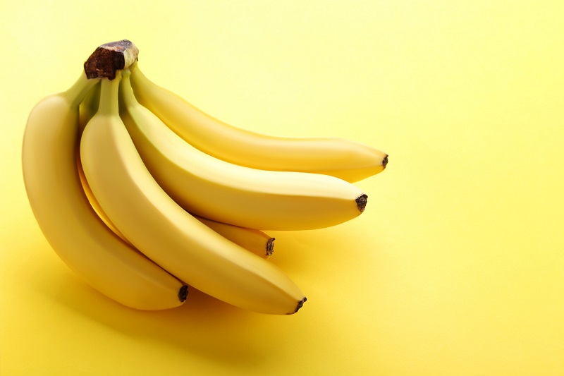 Свит банана. Бананы фон. Банан на желтом фоне. Спелый банан. Банан Эстетика.