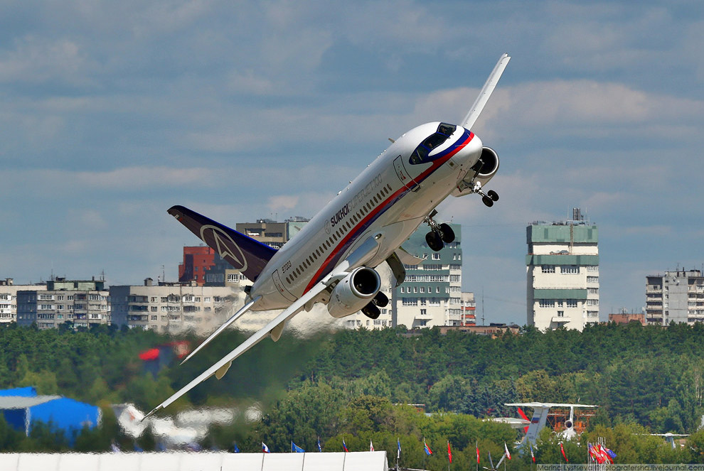 Sukhoi superjet 100 пассажирские самолеты